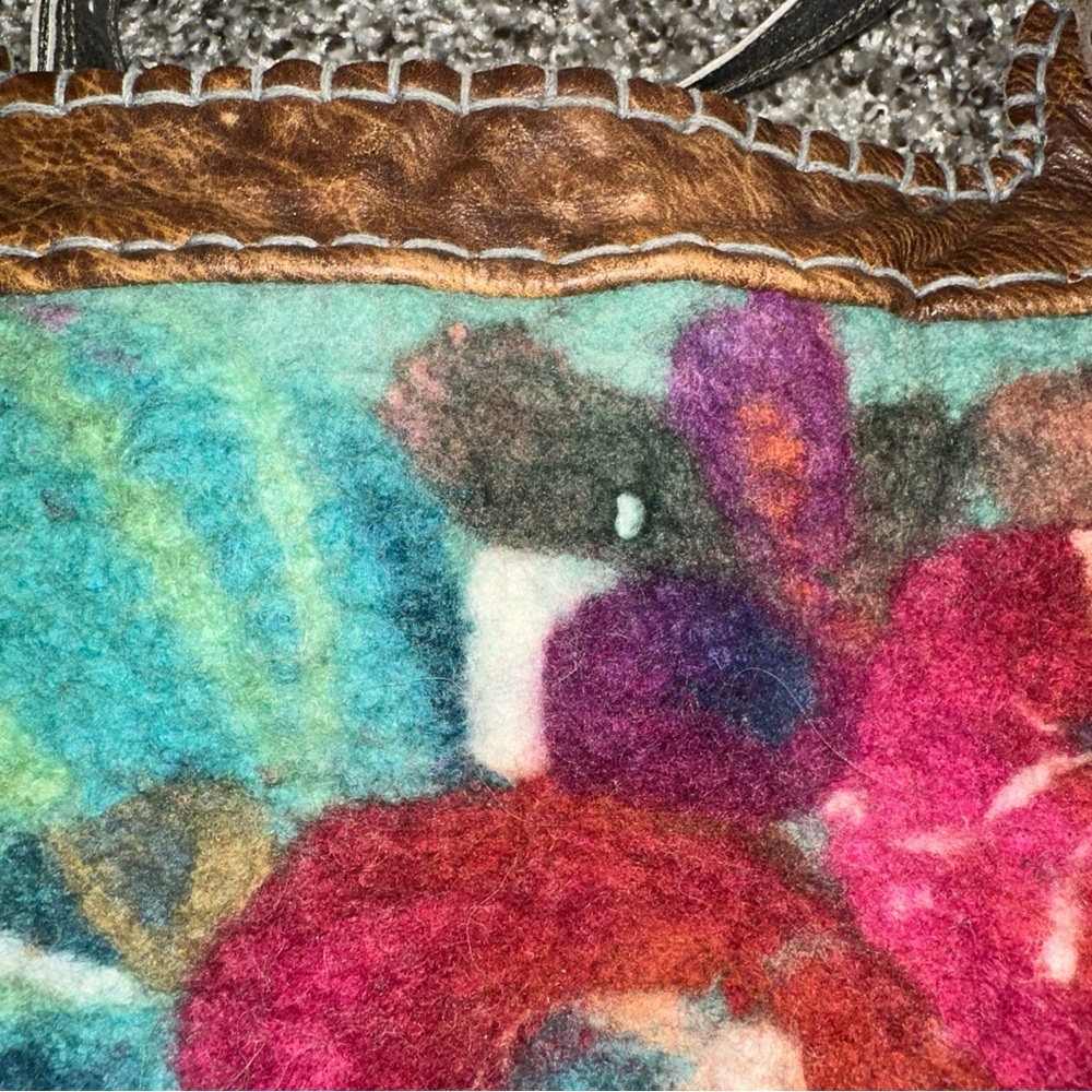 Urban Gypsy Floral Felt Crossbody Purse with Bird Motif - Picture 6 of 10